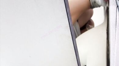 何宜軒稀缺资源  新时代校园坑神色胆包天蹲守女厕把班上所有女生方便时的私处拍了个遍附每个女生的姓名和生活照